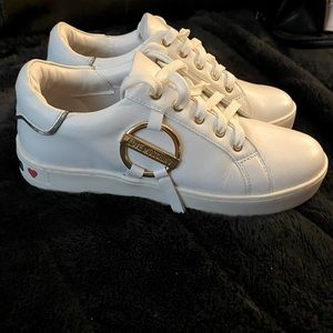Trendy Moschino leather casual sneakers in size 9. Authentic!